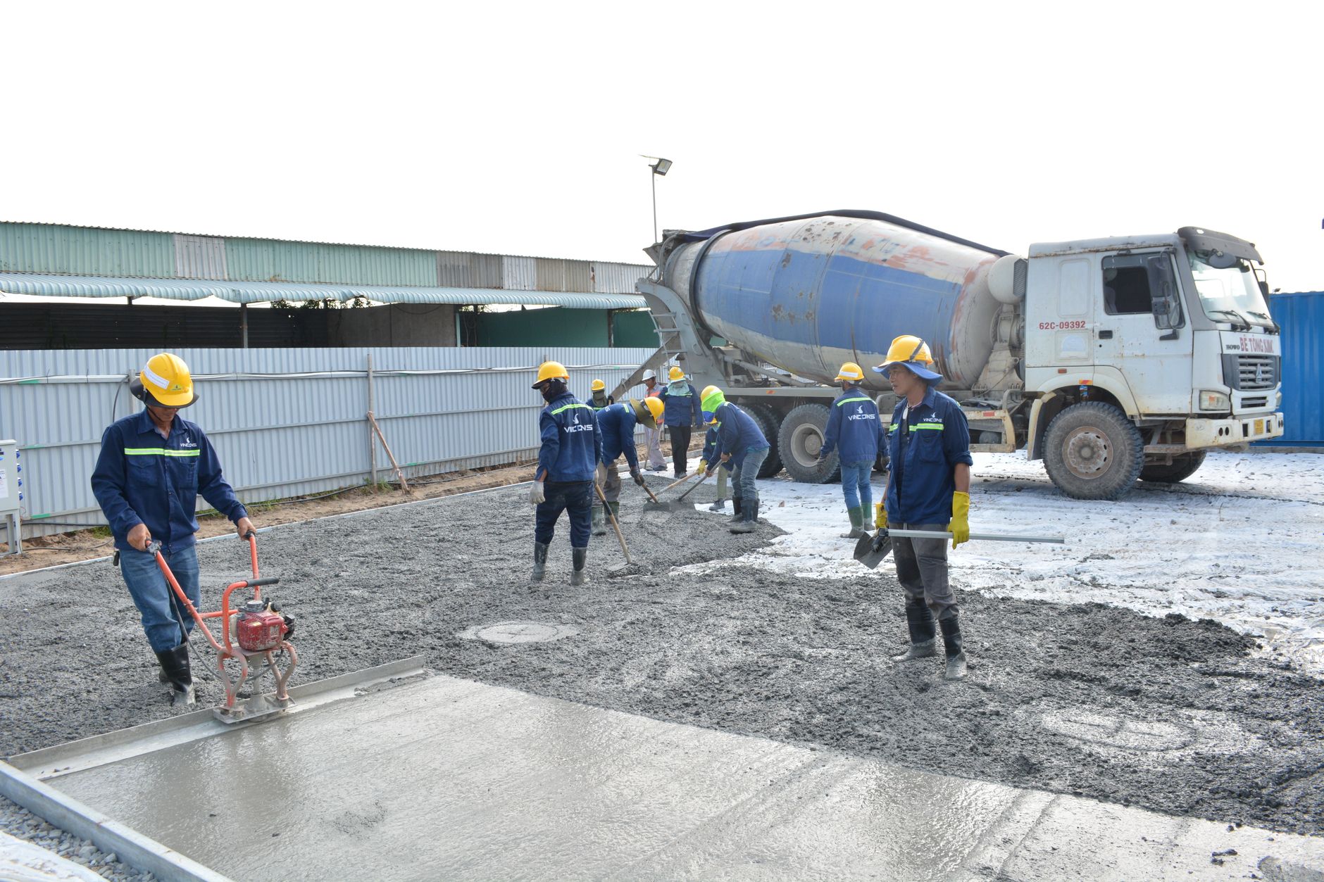 Site-batched concrete mix ratios being prepared in a drum mixer on a UK construction site