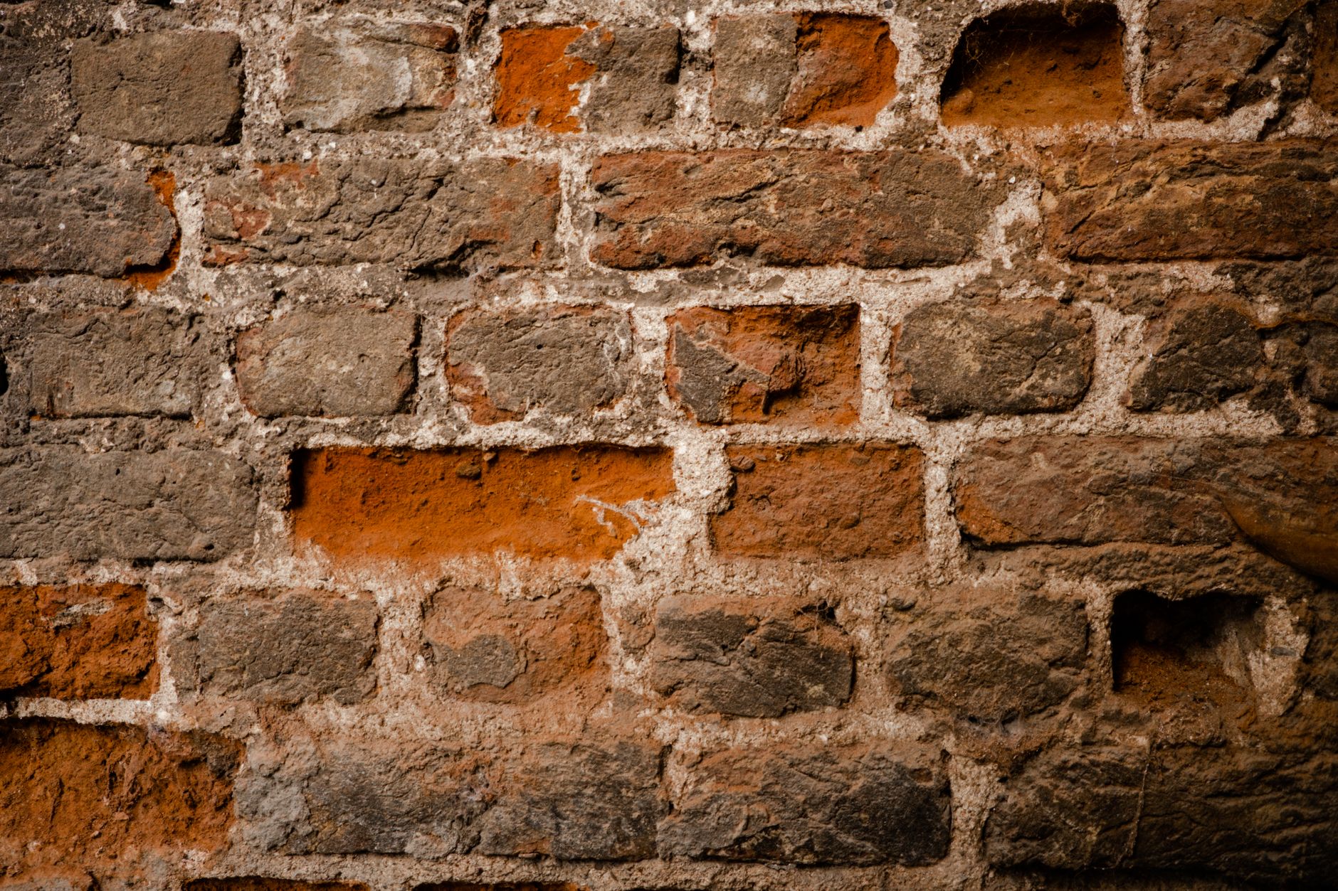 Lime Mortar vs Cement Mortar: Why Getting It Wrong on Older UK Properties Can Cause Serious Damage