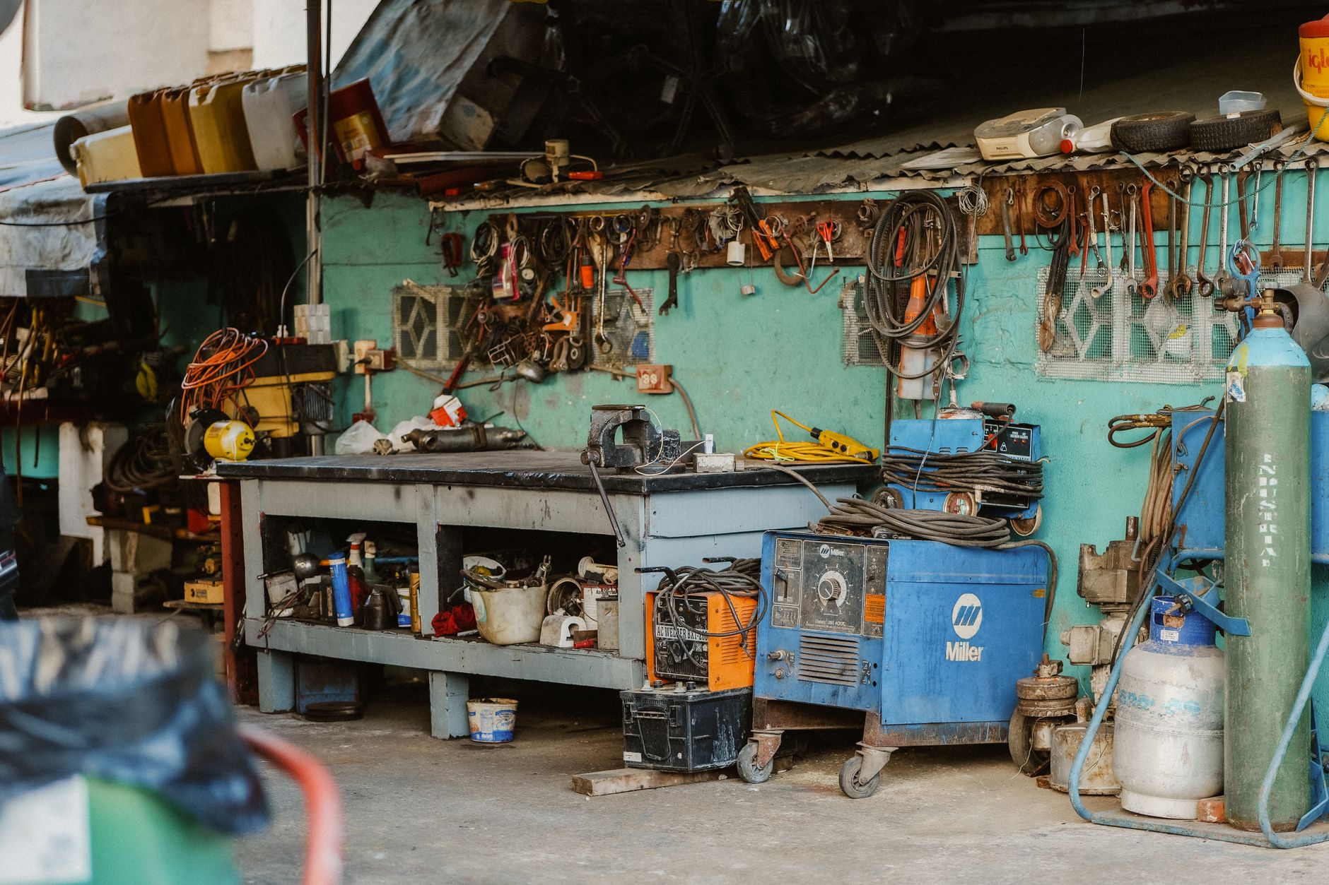 Converting a Garage into a Workshop or Hobby Room: What UK Builders Need to Know About Regulations, Insulation and Services