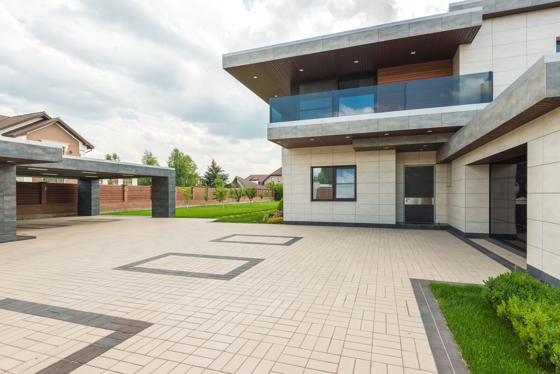 Landscaping After a Build: How UK Tradesmen Can Offer Driveway, Patio and Path Work to Boost End-of-Project Revenue